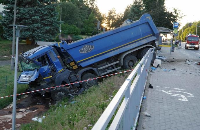 {Mężczyzna, który spowodował groźny wypadek, został też tymczasowo aresztowany.}